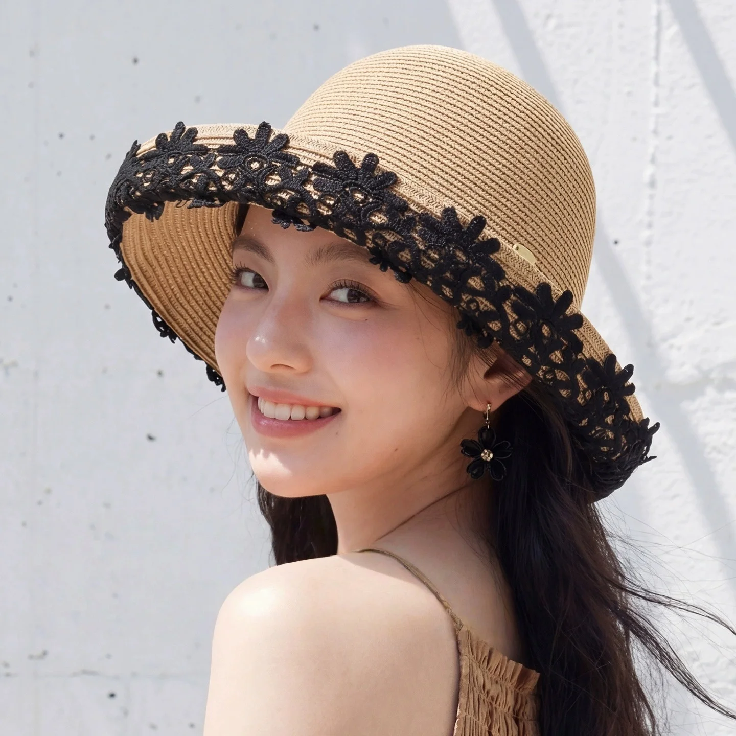 

Rustic-style Woven Straw Hat for Women: Summer Beach and Seaside Holiday Sun Hat with Wide Brim, Face-covering Fisherman’s Style