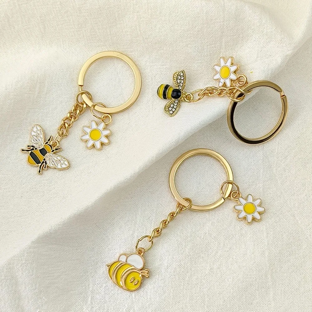 

Handbag Accessories Cute Bee Flower Key Ring Mini Funny Garden Key Chains Charms Cartoon Metal Enamel Pendant for Women Men
