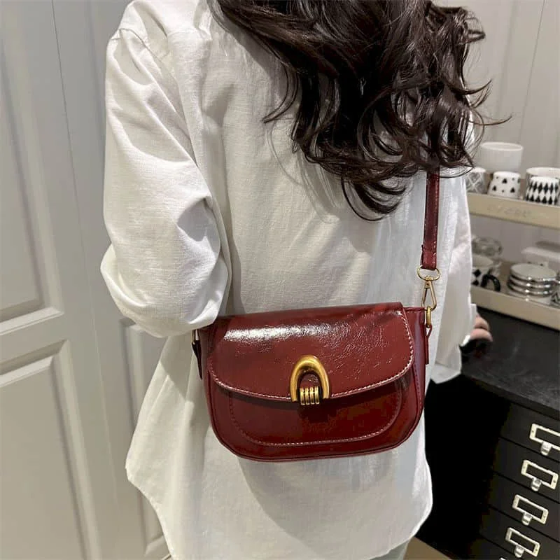 

Однотонные сумки через плечо для женщин, универсальные сумки в корейском стиле, эстетичная офисная женская модная седельная сумка с цепочкой из искусственной кожи