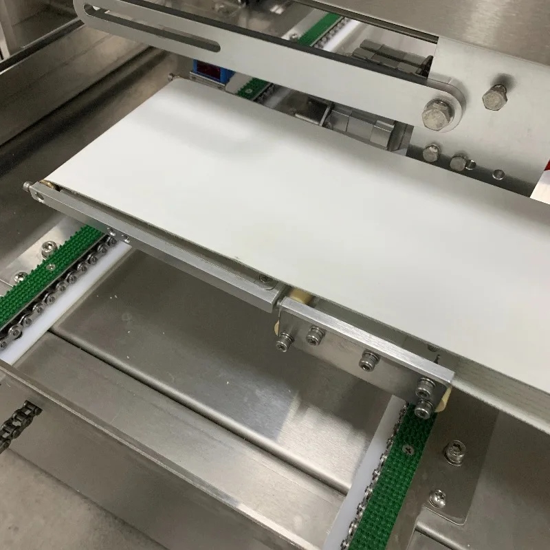 Cookie Biscuit Snack Arranging Machine Servo Control Tray Loading Sorting Placing Equipment Bakery Food Production Line System