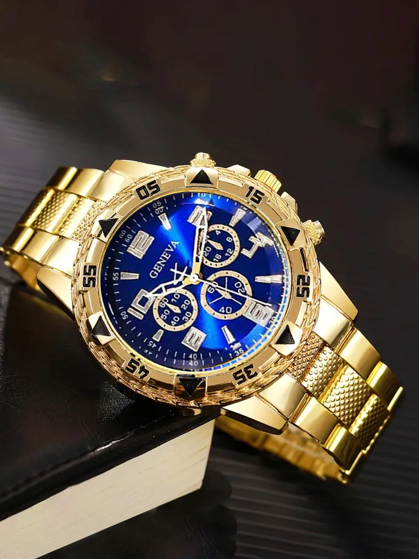 Reloj de cuarzo con pulsera de acero de negocios para hombre de aleación de oro y conjunto de anillo y collar con pulsera de cadena: un regalo de cumpleaños para él
