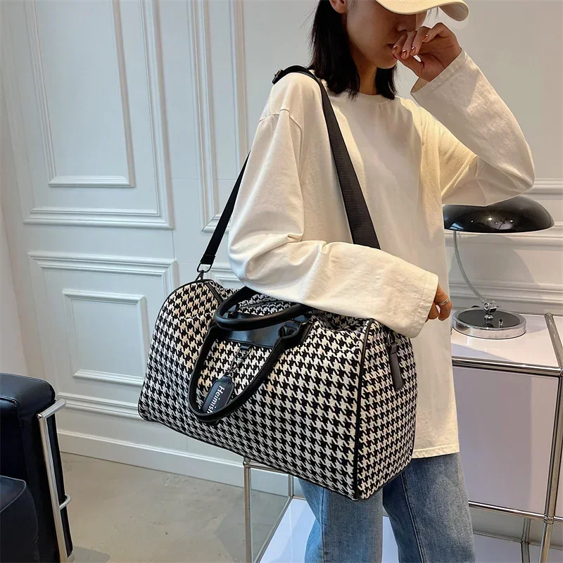 Travel Duffle Bag Large Capacity Women Fitness Sports Bag Dry and Wet Luxury Hand Luggage Female Designer Weekend Bag Travel