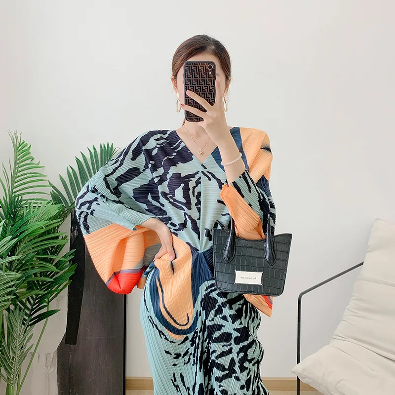 Pleated V-neck Fishtail Dress 2022 Autumn New Print Bat Sleeve Fishtail Long Dress Slim And Foreign