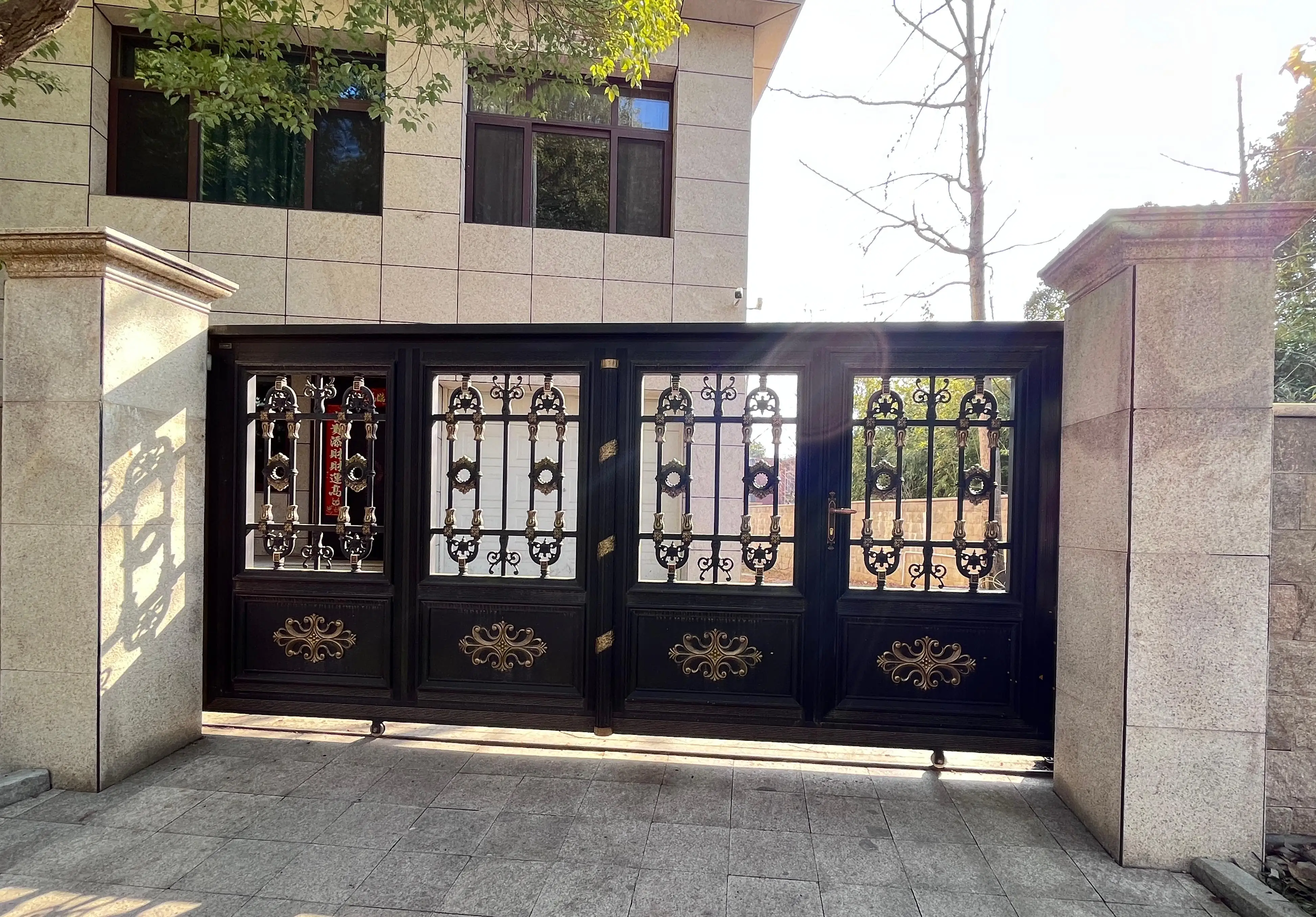 باب أمامي لمدخل فيلا واحدة مع جرس باب بتصميم منزلق ومفتاح سري وكلمات مرور وباب بوابة السياج من سبائك الألومنيوم #2