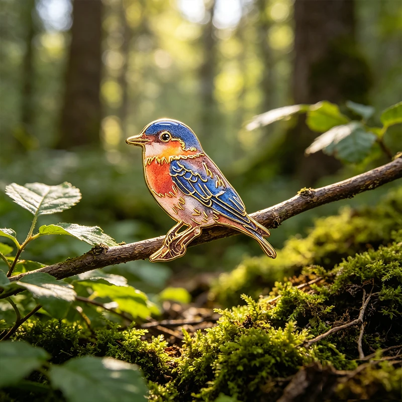 Niedliche östliche Blaumeise auf Ast, Aquarell-Kunst-Emaille-Pin, Wildtier-Vogel-Porträt-Stil, Legierungs-Brosche, Taschen-Revers-Abzeichen, Schmuckgeschenk