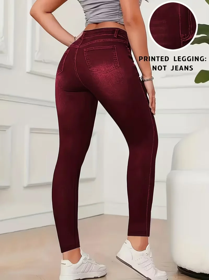 Bedruckte Leggings – kein Denim-Stoff, durchgehend mit einem Denim-Muster bedruckte lange Hosen mit einer aufgesetzten Tasche und Knopfdetails. Neu eingetroffen – Detail 4