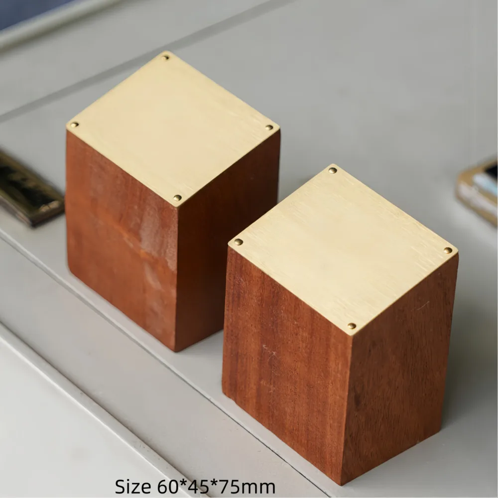 High-End Solid Wood Price Tag Stand - Creative Slanted Display Holder for Retail Shop Counter