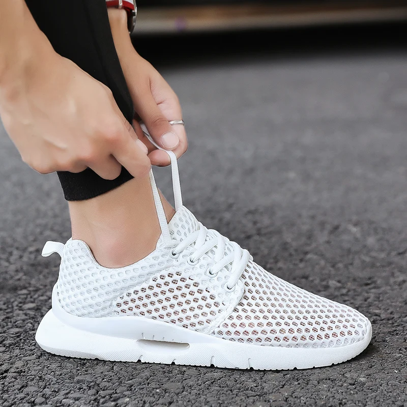 

Новые белые сетчатые туфли для мужчин, дышащие летние легкие походные удобные повседневные туфли, черные мужские лоферы без шнуровки для вождения