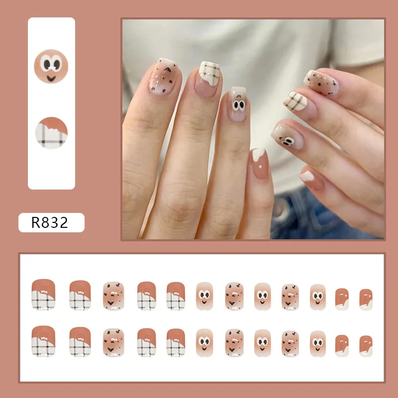 

24PCS Wide-Eyed Press-On Nails – Medium Square Shape With Checkerboard Ombré & White Borders Playful Graphic Style