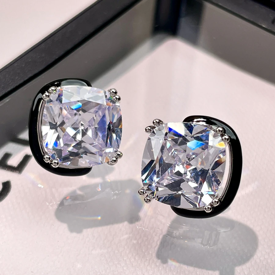 

2024 New Simple and Exquisite Large Diamond Stud Earrings Jewelry for Women Party Wedding Holiday Birthday Gifts