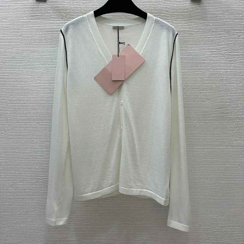 

Высококачественный женский свитер из 100% шелка, осенний новый кардиган, однобортный эластичный женский вязаный кардиган с v-образным вырезом и длинными рукавами 24110432