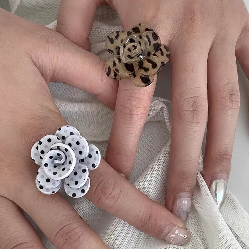 Vintage Multi-Layer Stereoscopic Flower Rings for Women Fashion Black Polka Dot Leopard Print Flower Opening Rings Charm Jewelry