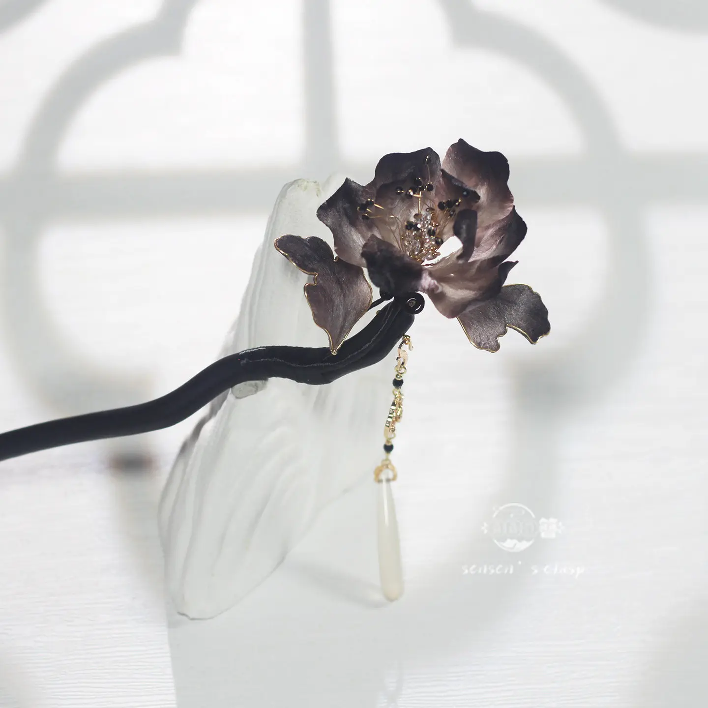 Liuzi | Original Intangible Cultural Heritage Velvet Flower Brooch & Tassel Hair Clip, Classical Vintage Hair Accessory