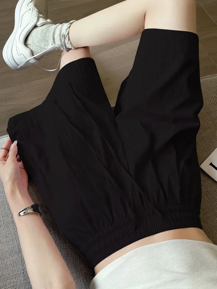 Pantaloncini al ginocchio stile college pop Vita elastica sottile Protezione solare estiva Pantaloni capri corti a gamba larga per le donne