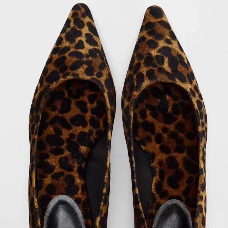 TRAF, zapatos de tacón cuadrado bajo con estampado Animal para mujer, zapatos sexis con punta estrecha y boca poco profunda, zapatos individuales elegantes de leopardo para otoño 2024