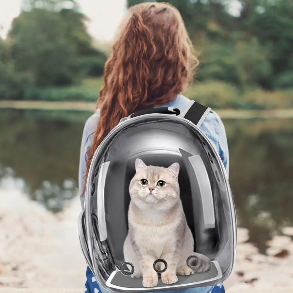 Zaino trasportino per animali domestici con pettorina, dotato di una parte anteriore trasparente a bolle, ideale per gatti, cani di piccola taglia, coniglietti e altri animali. Include la pettorina.