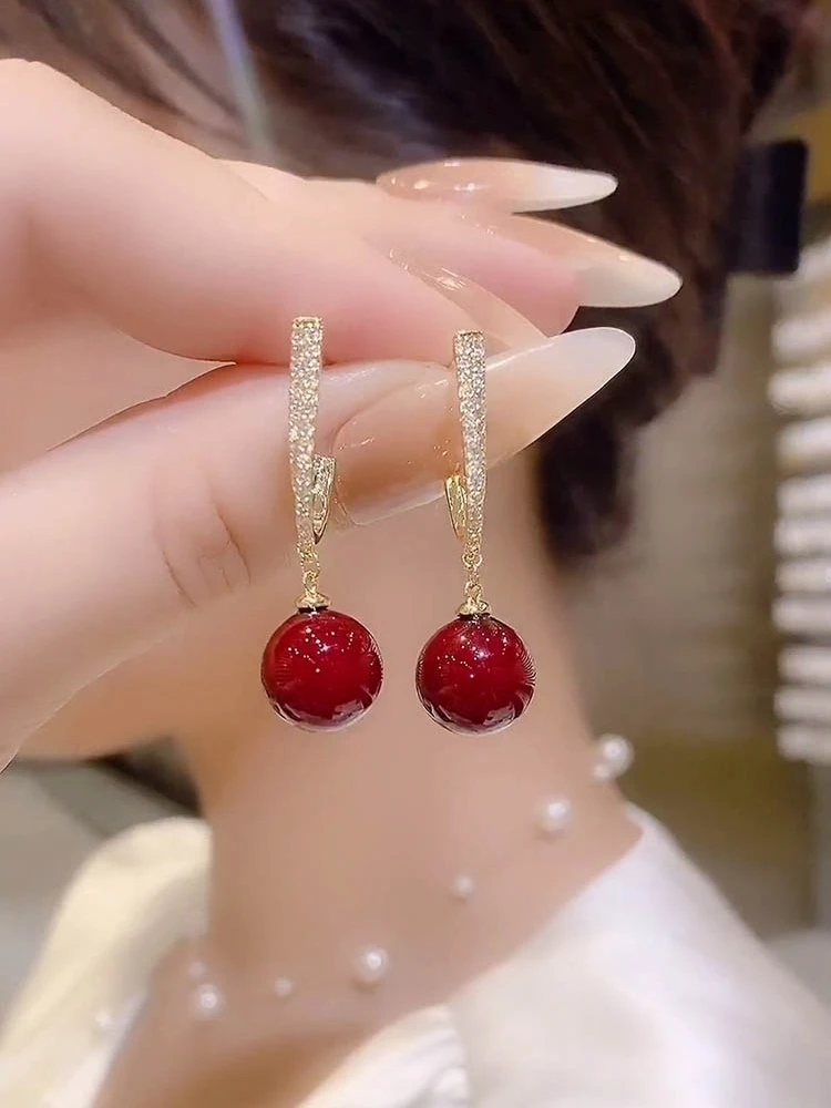 

2024 New S925 Silver Needle Red Charm Earrings Simple Elegant Fashion Earring Drops Online Celebrity Style Jewelry for Women