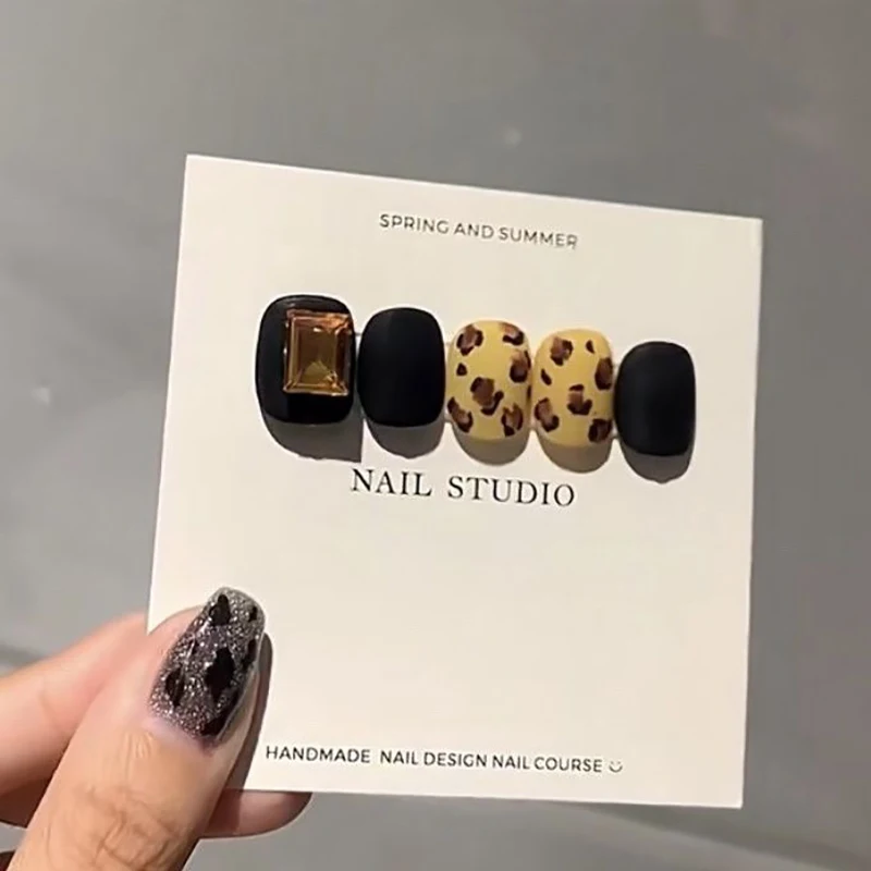 Leopard Print Wearable Handmade Finger Nail With Press on Nail Korean Short Manicure Pre Decorated Full Cover Fake Nails Art Y2k