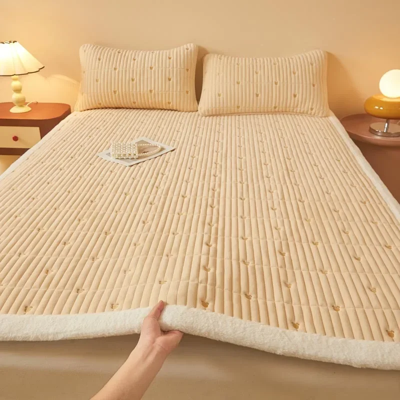 Winter Thicken Velvet Mattress Toppers Dormitory Bedspread Thin Fold Tatami Mat Queen Bedsheet Bed Cover Non-slip Mattress Cover