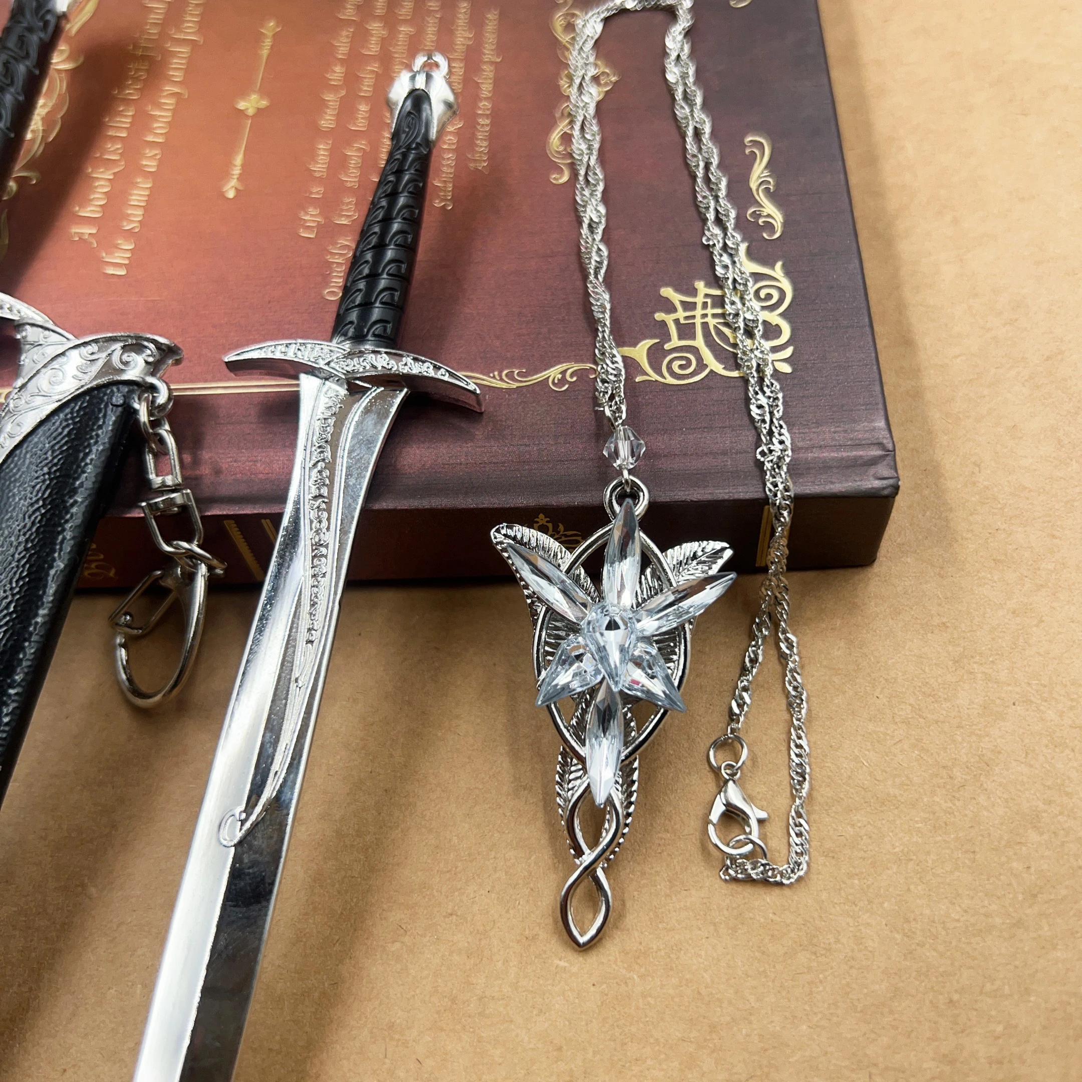 4-teiliges Schwertmodell-Set The LoTR Glamdring Aragorn Narthil Elfen Anduril Middle-Earth Vollmetall-Samurai-Schwert Schlüsselanhänger Geschenke Spielzeug