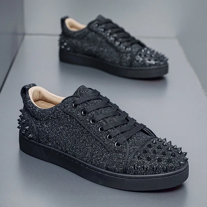 Designer Glitter Street Dance Shoes for Man Luxury Rivets Skateboard Flats Caual Sneakers for Man