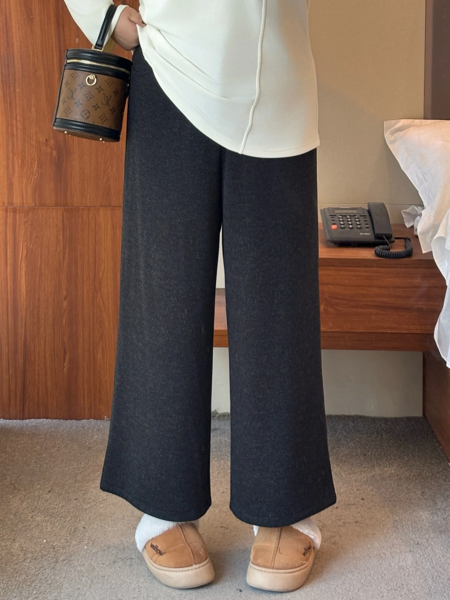 

Fashionable plus Size Women's High Waist Thickened Fleece Casual Pants Winter New Style Wide Leg Pants Hip Concealing