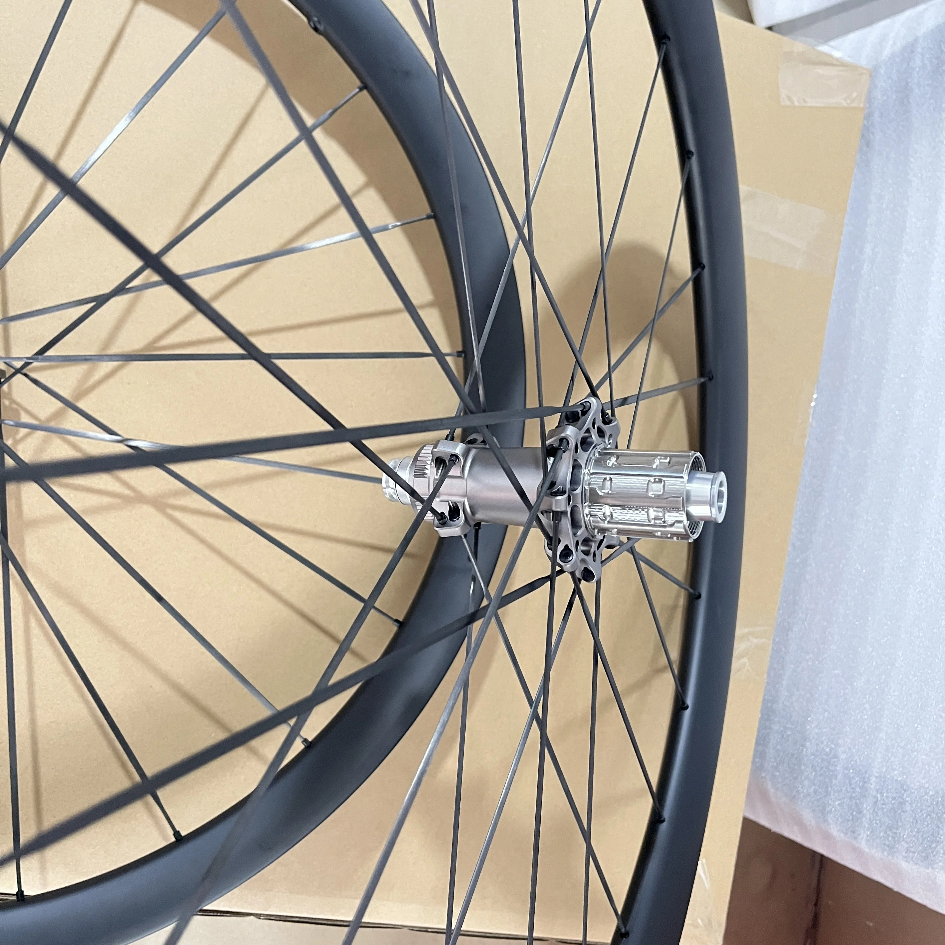 

DFS Carbon Wheels 35/40/45/50/60/65mm Depth 700C Lightest Bicycle Racing Bike Wheelset Carbon Spokes 45/72T