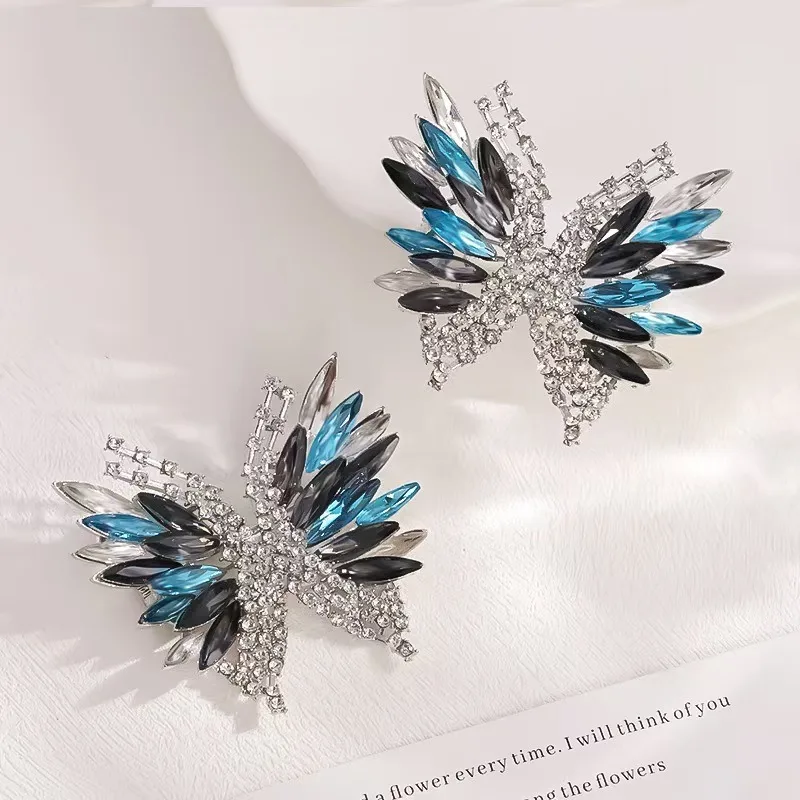 1pc Fashion Gradient Butterfly Brooch Full Diamond Craftsmanship Three-dimensional Design Light Luxury Style Coat Accessory