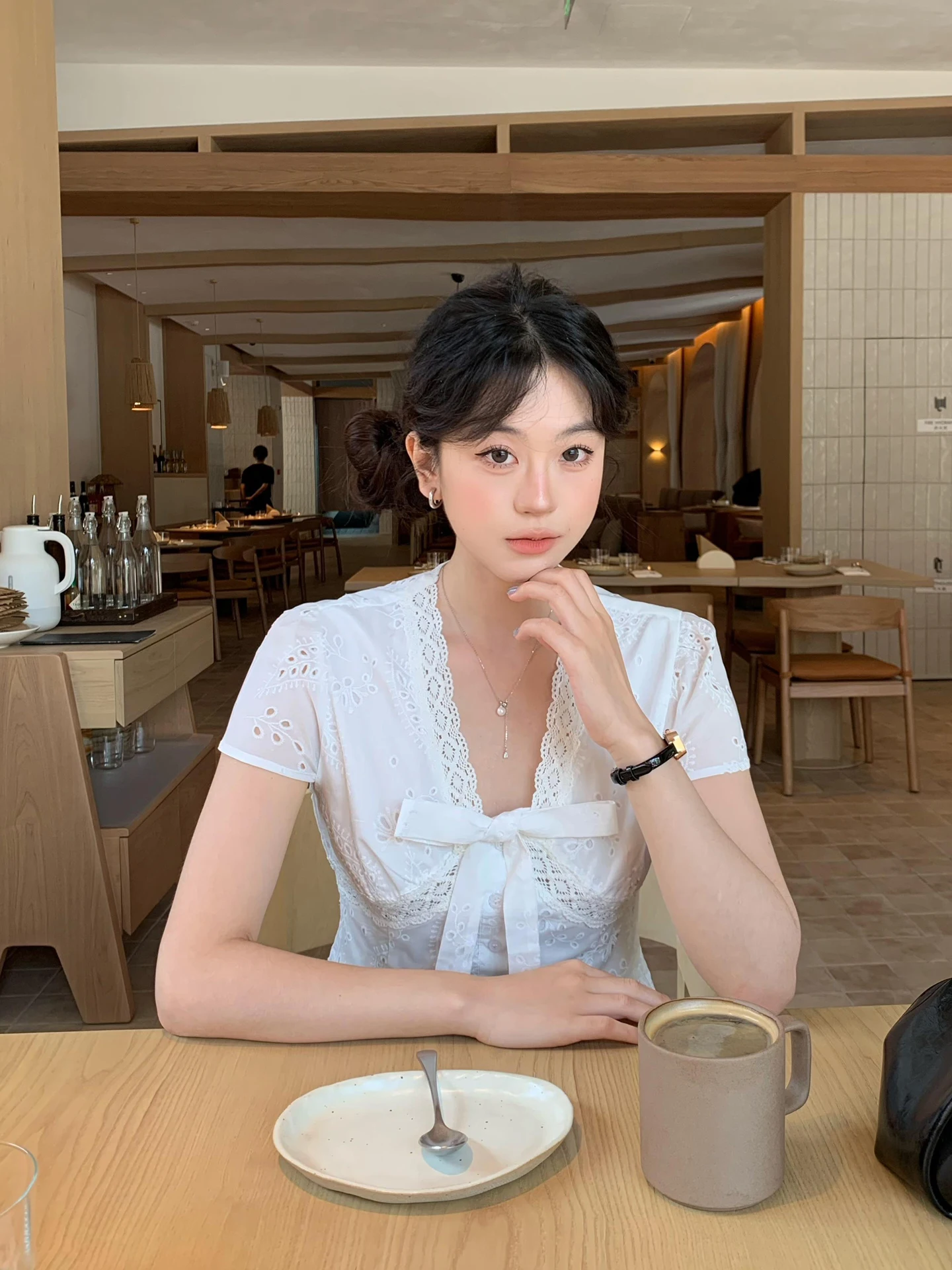 

Moby French Sle Embroidered V-Ne Hollow out Knot ort Sve Lace irt Women's Waist-Cinching Top