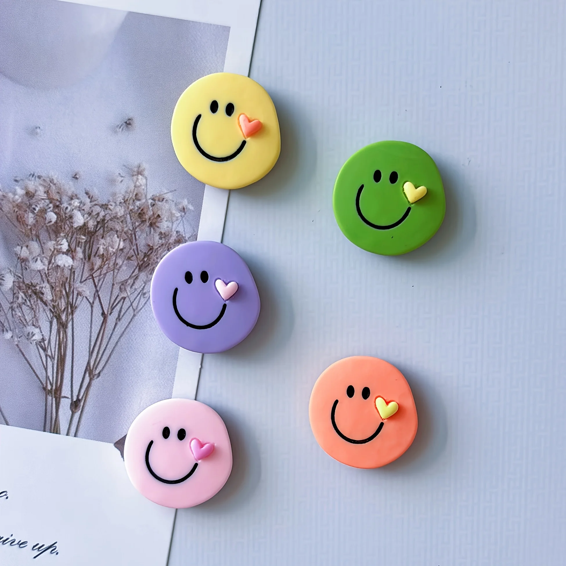 5pcs Round face magnets, colorful plastic round decorative magnets for refrigerators, kitchens, - suitable for Christmas