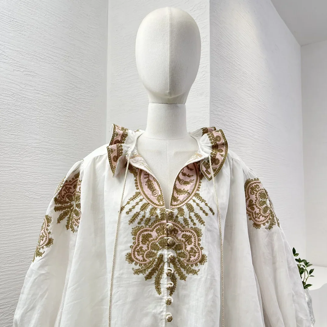 2025 Moda para mujer Nuevo en conjuntos a juego Blusa con volantes de manga larga floral con bordado blanco Top y pantalones cortos