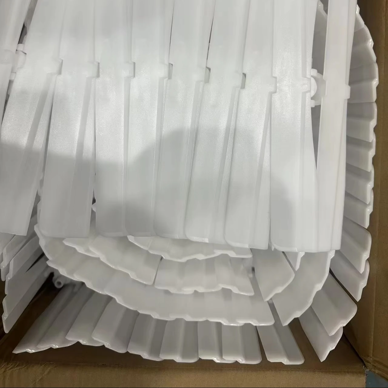 295mm Conveyor Belt POM Custom Flat Top Conveyor Chain Plate 33.5pitch Conveyor Chain Plate Mesh Belt Seamless Belt