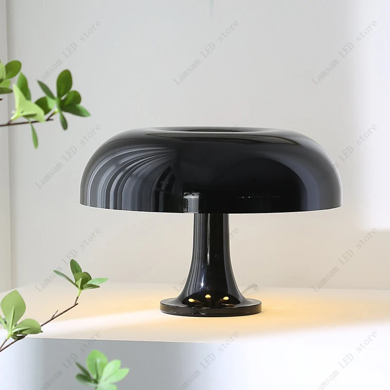 Mimimalismo Lampada a fungo nero Luce decorativa con base E14 o LED fisso alimentata CA/CC per l'illuminazione da comodino dello studio del soggiorno