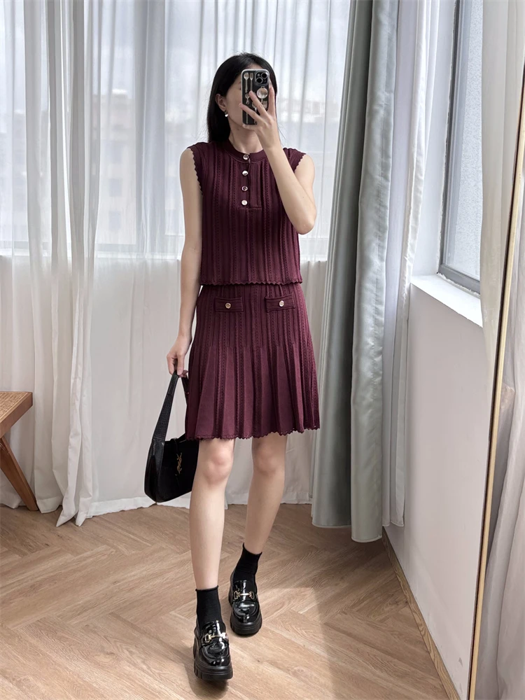 

2 piece set Hollow out set round neck slim fit sleeveless short knitted vest top+pleated skirt S with letter buttons at home