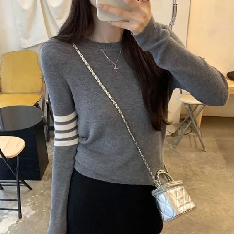 

Женский вязаный свитер, топы с длинными рукавами, осенняя одежда, полосатый трикотаж в корейском стиле, пуловер, базовая тонкая рубашка, черный, белый, серый