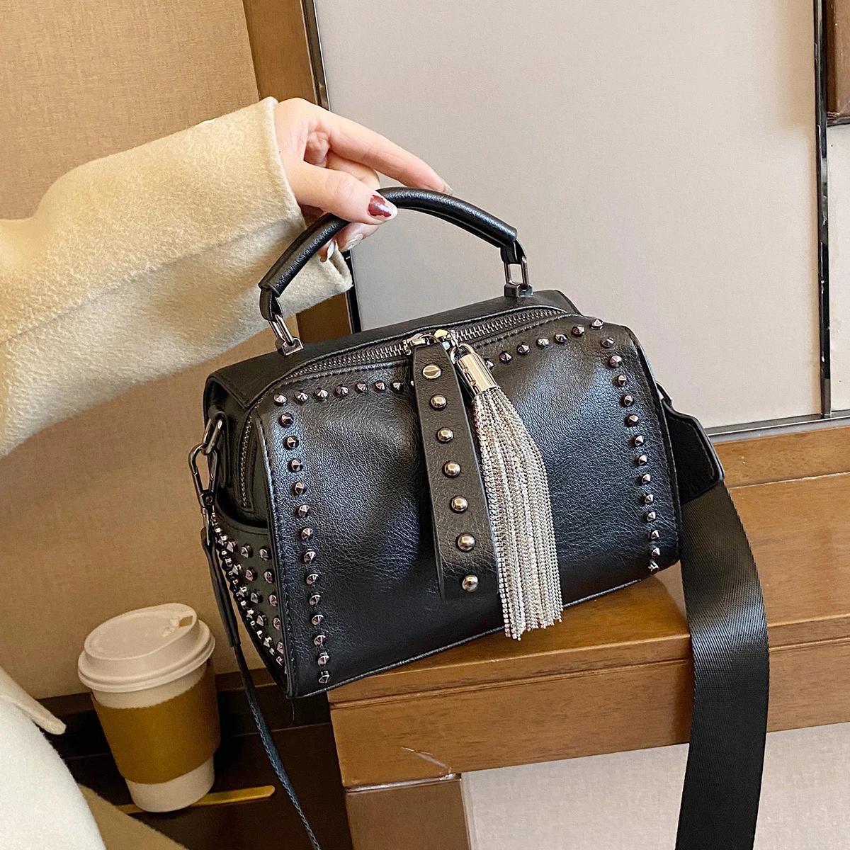 

Fashionable and versatile trend handbag, niche design, solid color high-value temperament crossbody bag,