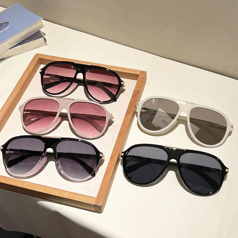 Fashion Pilot Aviator Sunglasses Oversized Frame Rhinestone Decoration Gradient Lens Retro Sun Glasses Light Weight Shades
