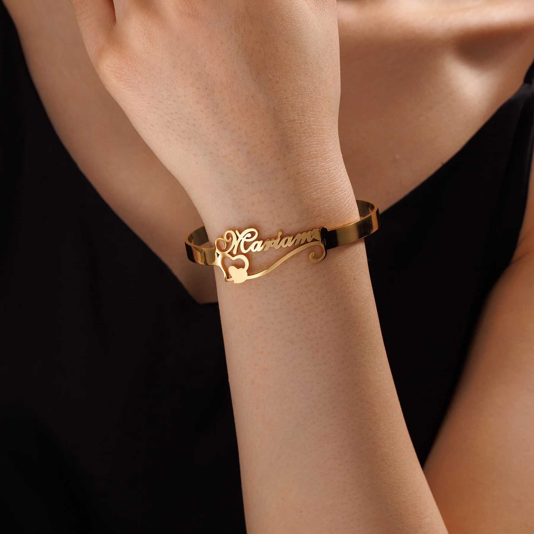 

Женский браслет-манжета из нержавеющей стали с позолотой 18 карат, не выцветает, с возможностью индивидуализации: нанесение имени и букв английского алфавита, модный, настраиваемый