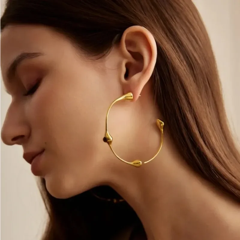 Surrounding bell earrings women's autumn and winter new niche design high-end stud earrings C-type light luxury temperament