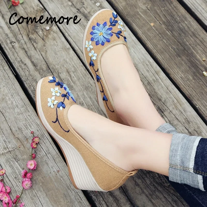 2024 New Round Head Wedges Embroidered Shoes Ethnic Style Flower Cloth Shoes Comfort Leisure Flat Walking Shoes Non-slip Sneaker