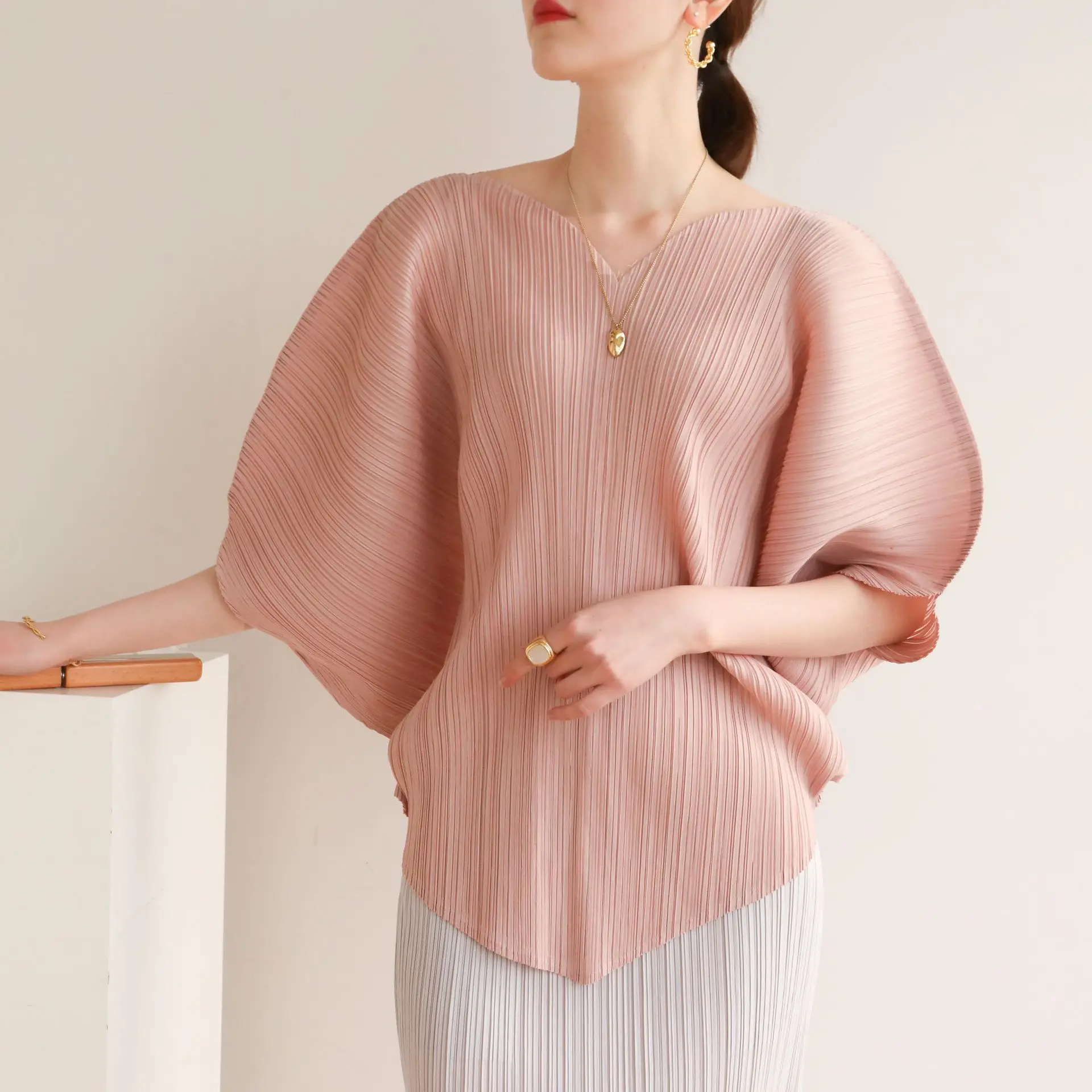 

Miyake плиссированная качественная женская одежда 2025, высококачественная свободная повседневная универсальная футболка большого размера по индивидуальному заказу в форме сердца