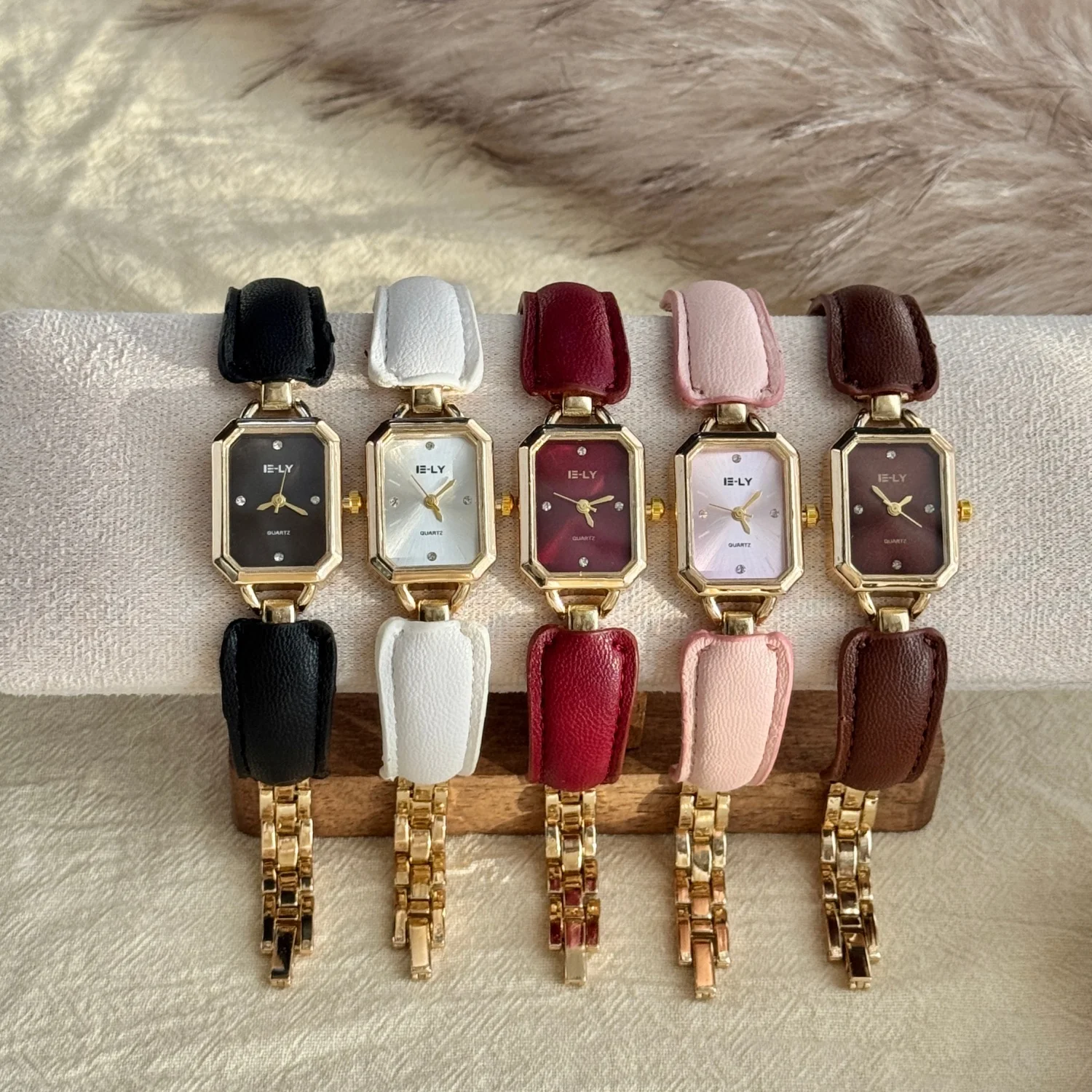 

Retro High-End Luxury Gold Watch for Women leather Design Bracelet Quartz Women's Watches Medieval Wristwatches Reloj De Mujer