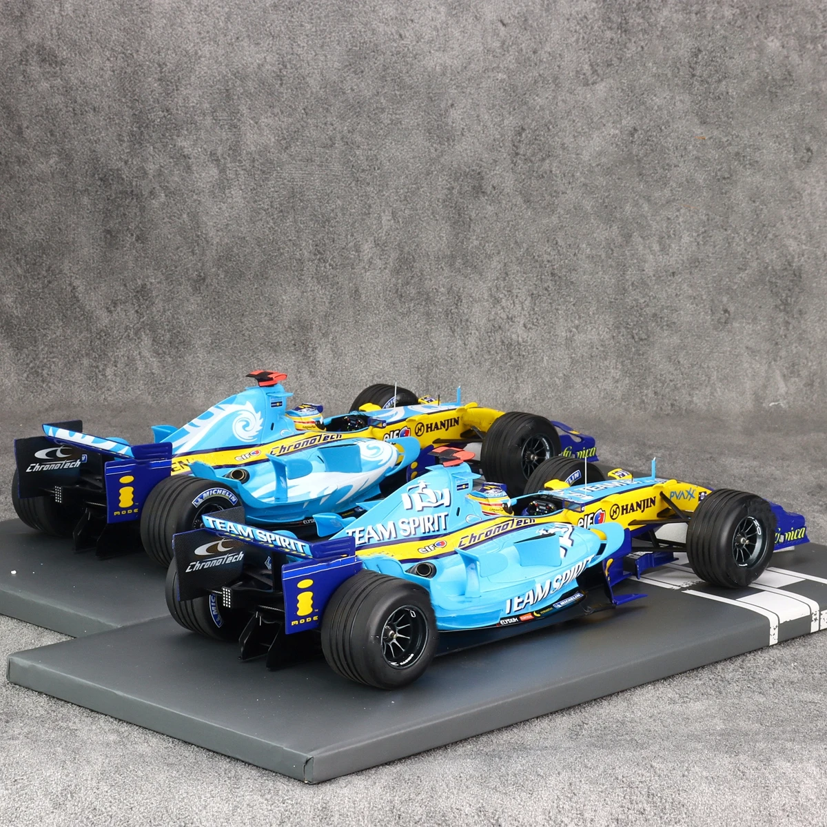 Minichamps 1:18 F1 R26 Alonso Brazil 2006 /Turkey Station Simulation Limited Edition Resin Metal Static Car Model Toy Gift