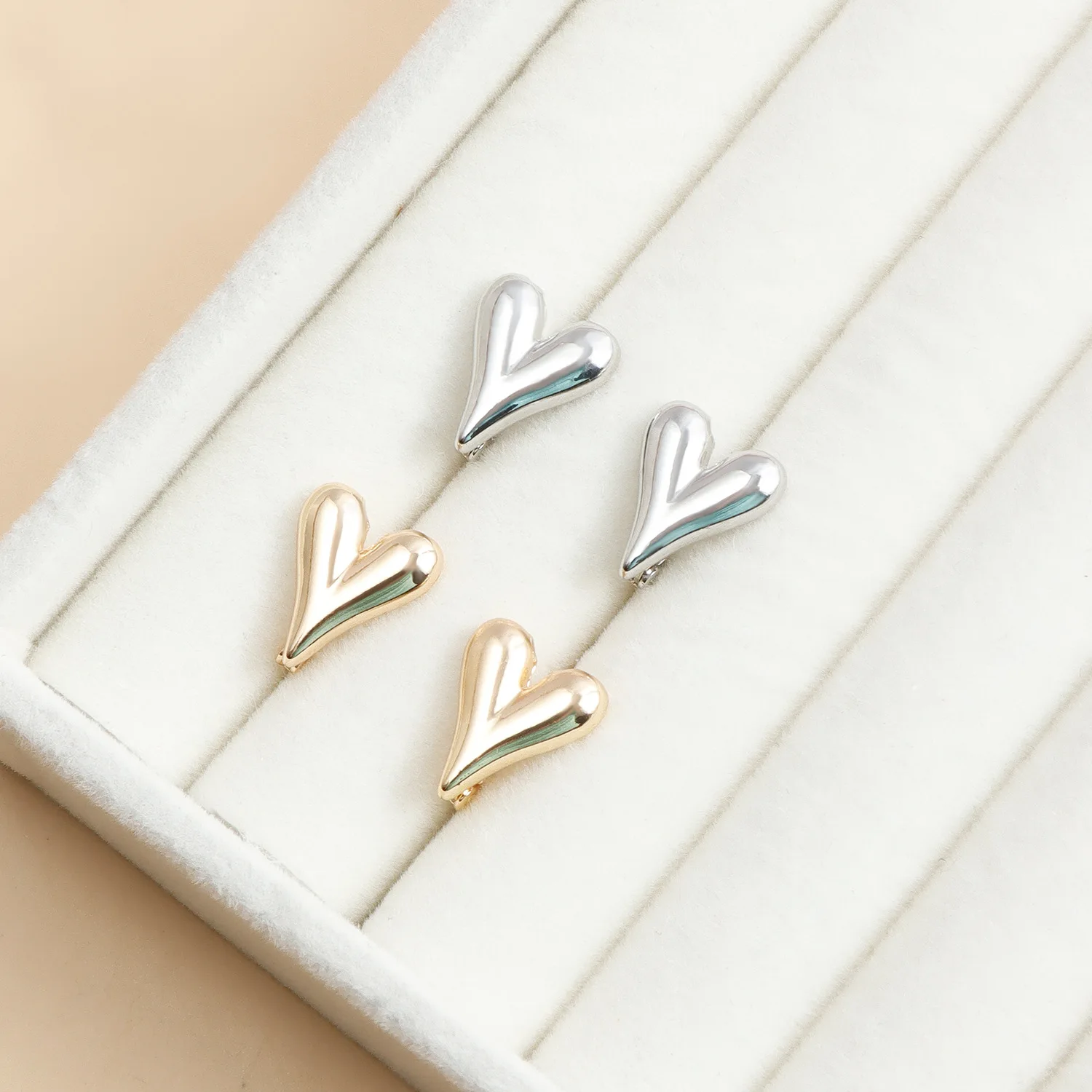 New Fashion Trend L Cute Earrings Love Stud and Clip Girl Temperament Stud Earrings Party Jewelry  Classic Earrings for Women