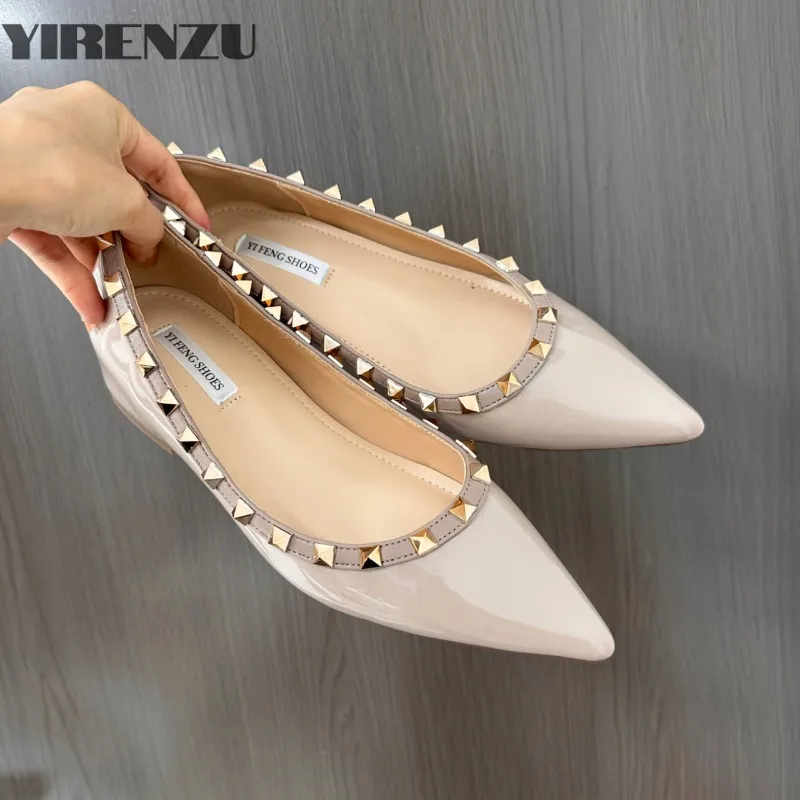 Damenmode-Einzelschuhe Herbst neuer spitzer Kopf flacher Mund Niete weiche Sohle innen zunehmende Schuhe