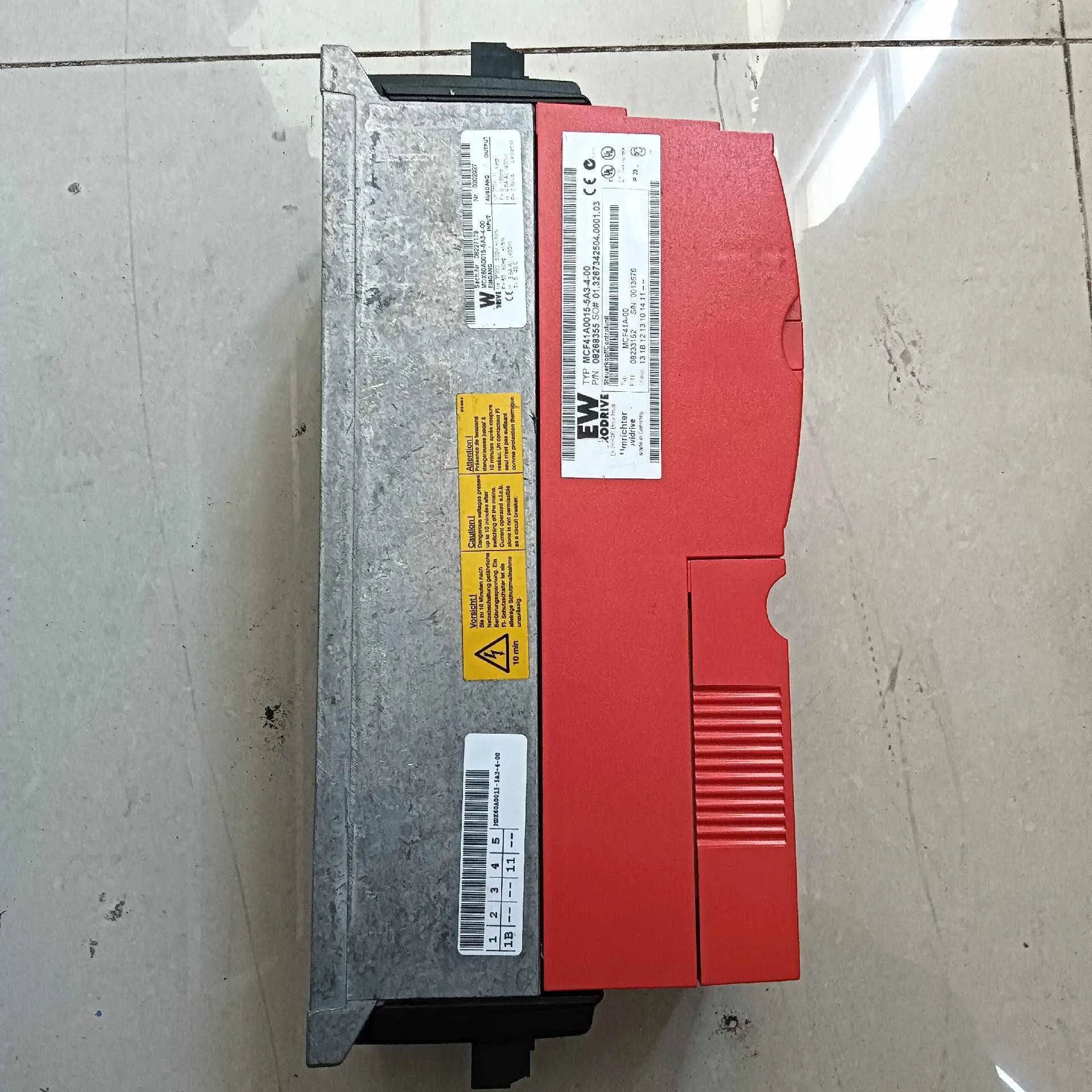 MCF41A0015-5A3-4-00 MDX60A0015-5A3-4-00 Inversor para coser