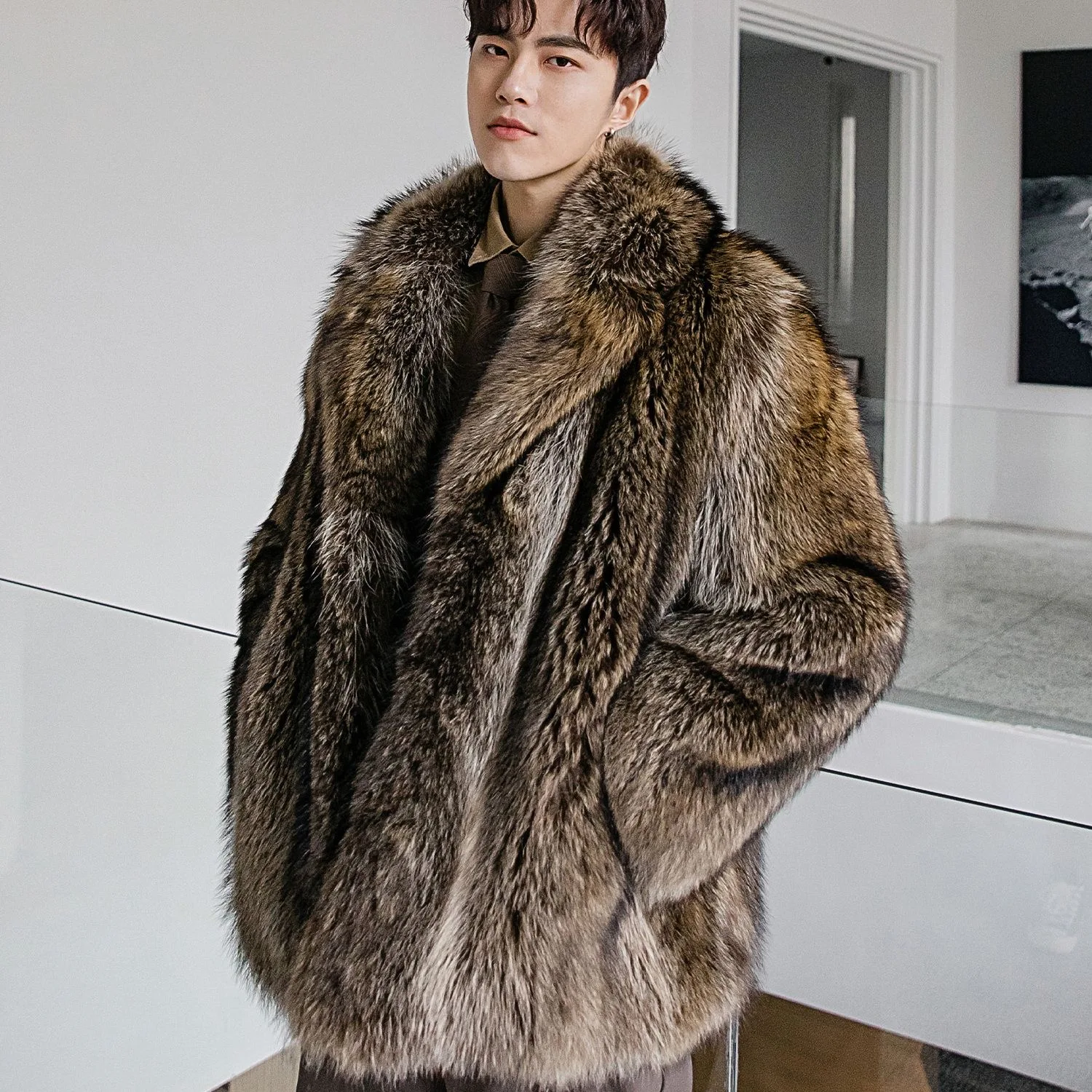 

Winter Korean men imitate raccoon fur coats for street wear, mink fur coats for warmth, cool and trendy casual jackets