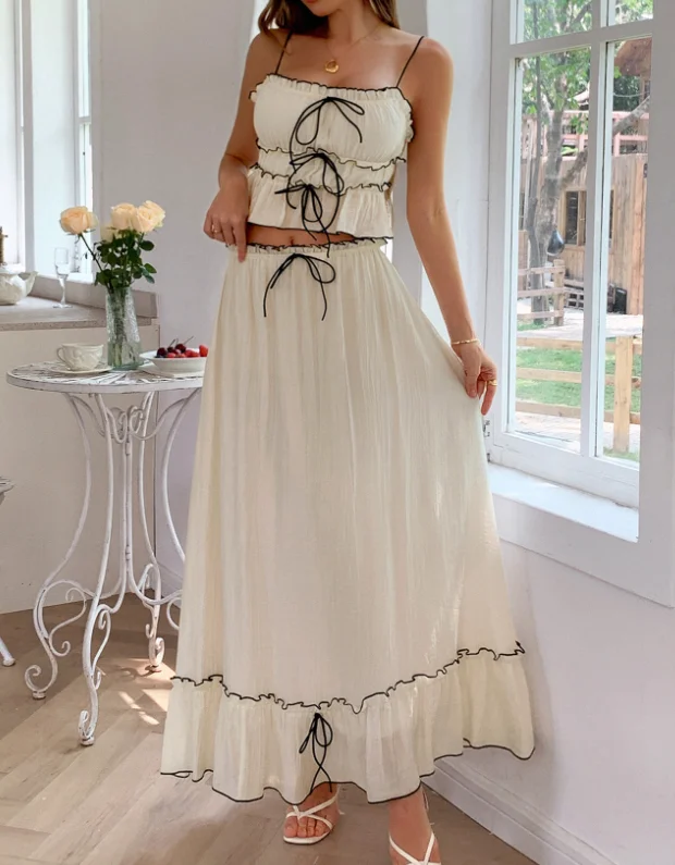 Set di abiti da vacanza francesi Set di gonne a trapezio a vita alta con colletto quadrato sul mare estivo con volant e papillon decorativo