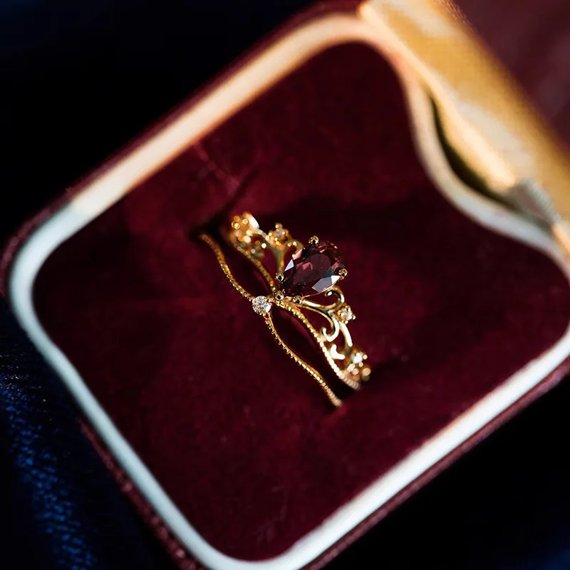 Vintage Water drop Diamond inlay Ruby Crown rings for women Fashion Light Luxury High End Two Piece Set Ring Banquet Jewelry