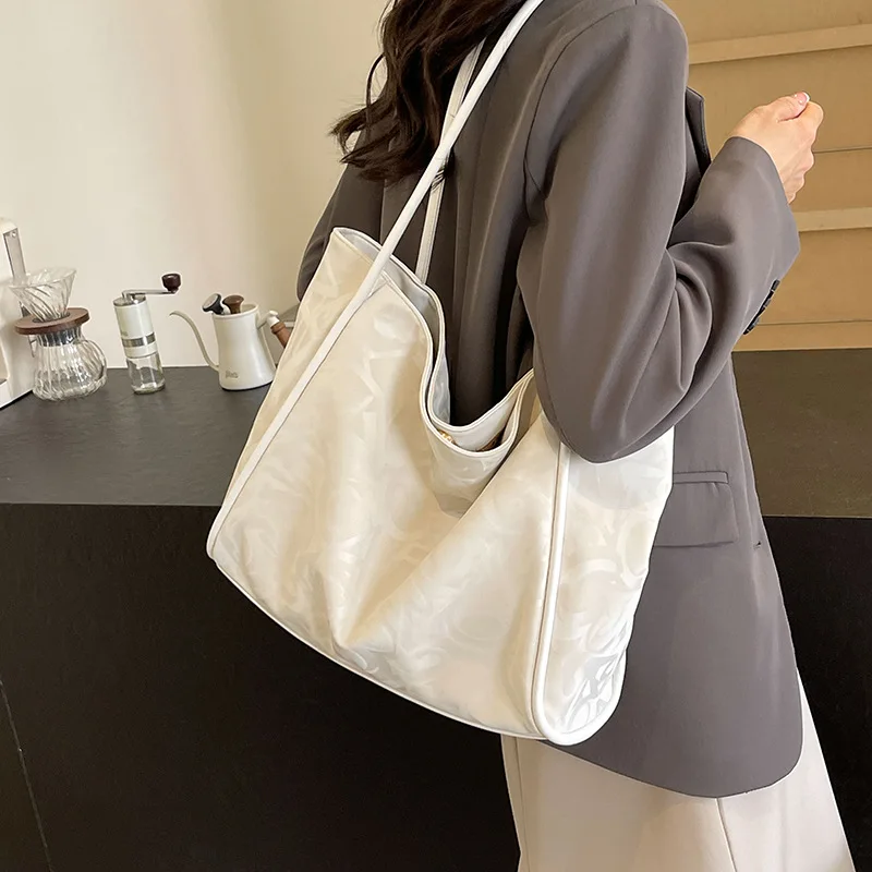 

Fashionable Commuter Large Capacity For Women 2024 New Leisure College Student Classroom Western Style Shoulder Tote Bag